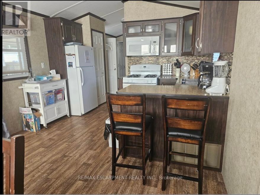 45 Quarry View Village, Port Colborne, ON - Indoor Photo Showing Kitchen