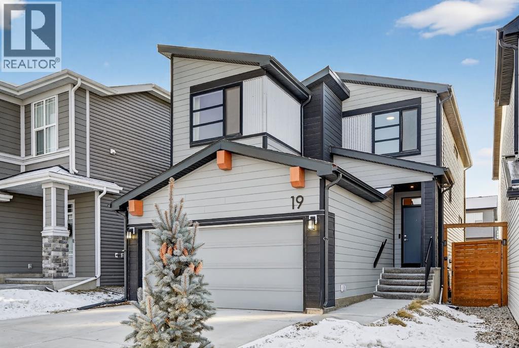 19 Rowley Park Nw, Calgary, AB - Outdoor With Facade