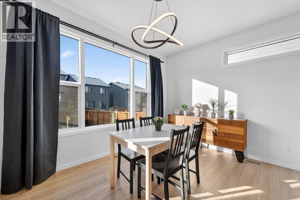 19 Rowley Park Nw, Calgary, AB - Indoor Photo Showing Dining Room