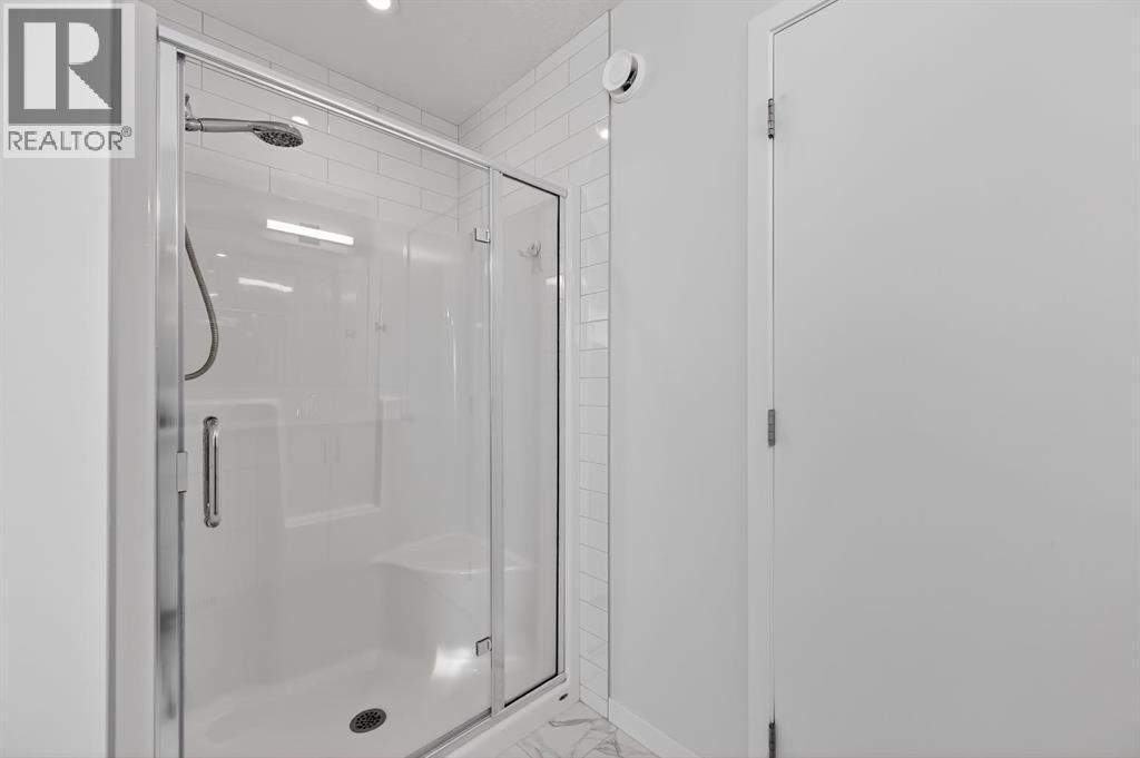 19 Rowley Park Nw, Calgary, AB - Indoor Photo Showing Bathroom