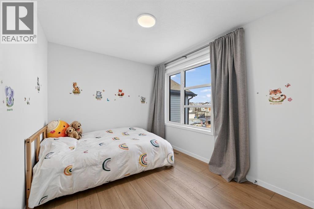 19 Rowley Park Nw, Calgary, AB - Indoor Photo Showing Bedroom