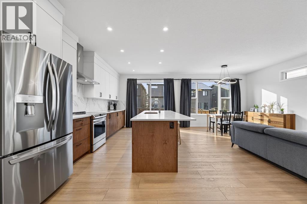 19 Rowley Park Nw, Calgary, AB - Indoor Photo Showing Kitchen