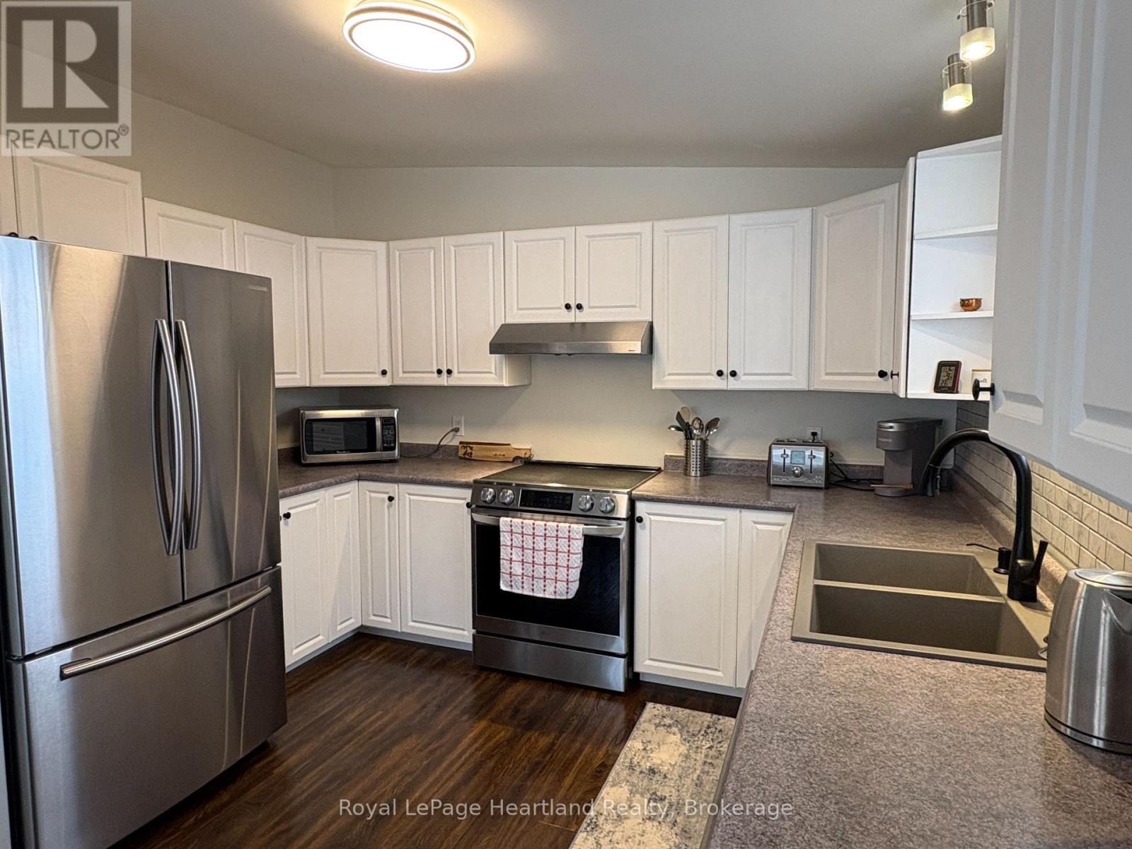 15 Huron Lane, Ashfield-Colborne-Wawanosh (Colborne), ON - Indoor Photo Showing Kitchen With Stainless Steel Kitchen With Double Sink
