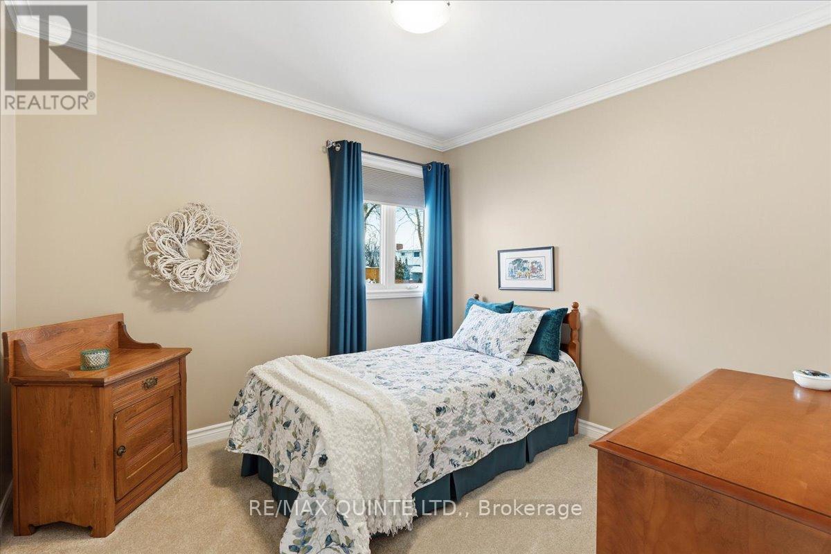 10 Grosvenor Drive, Belleville (Belleville Ward), ON - Indoor Photo Showing Bedroom