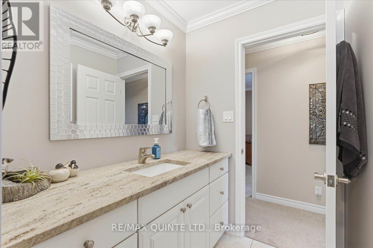 10 Grosvenor Drive, Belleville (Belleville Ward), ON - Indoor Photo Showing Bathroom