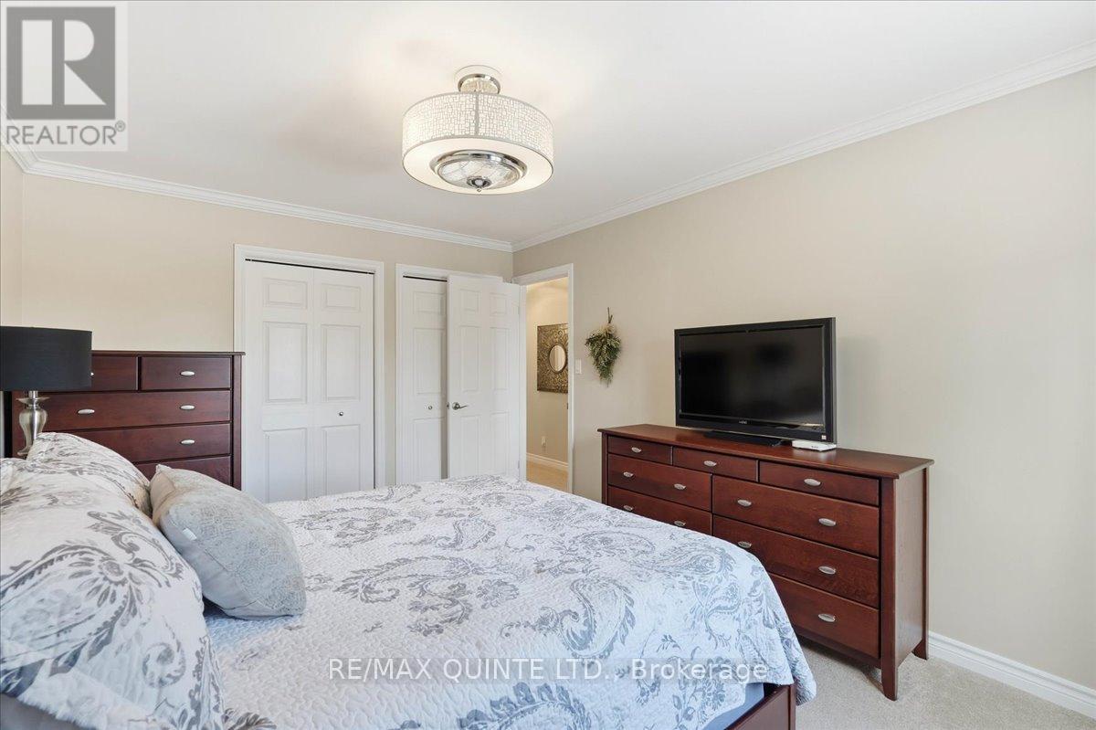 10 Grosvenor Drive, Belleville (Belleville Ward), ON - Indoor Photo Showing Bedroom