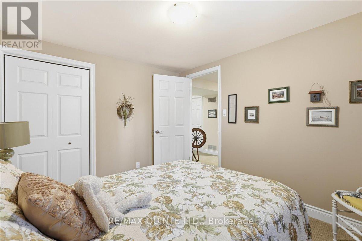 10 Grosvenor Drive, Belleville (Belleville Ward), ON - Indoor Photo Showing Bedroom