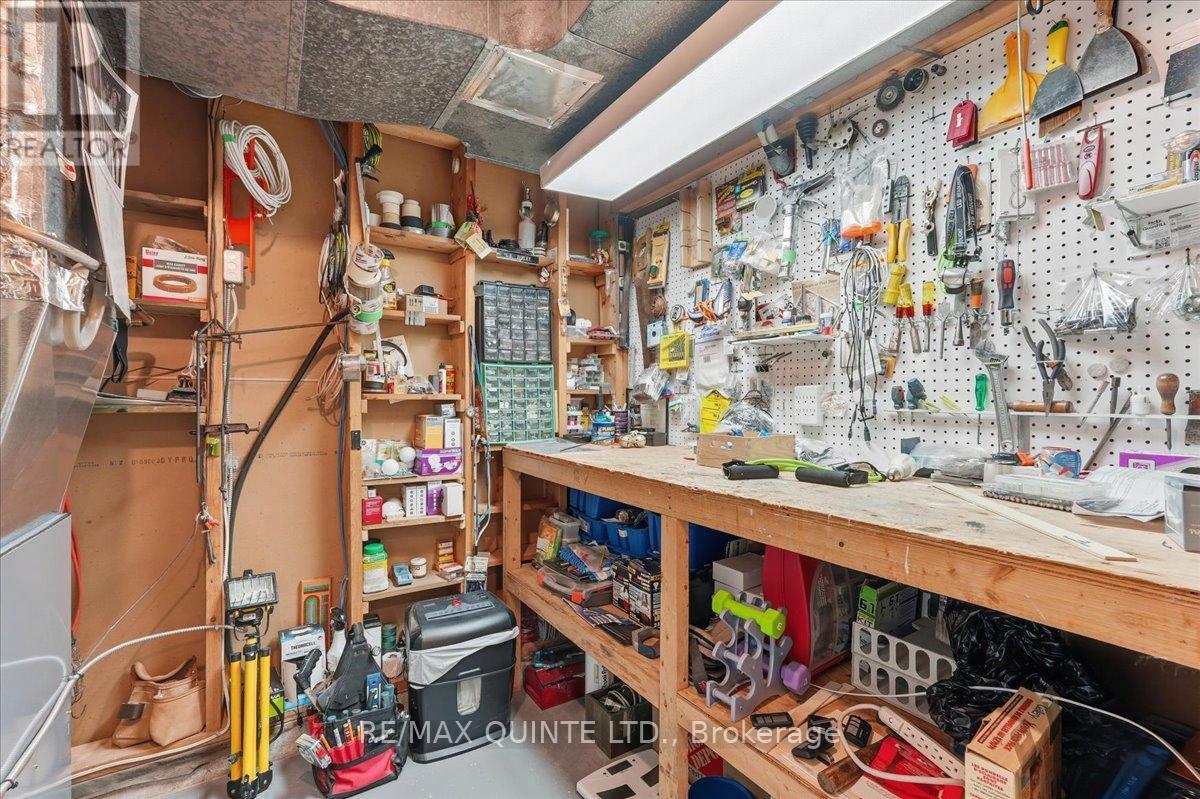 10 Grosvenor Drive, Belleville (Belleville Ward), ON - Indoor