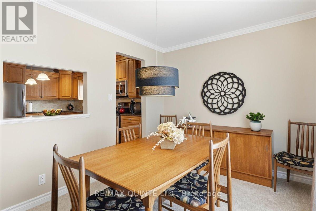 10 Grosvenor Drive, Belleville (Belleville Ward), ON - Indoor Photo Showing Dining Room