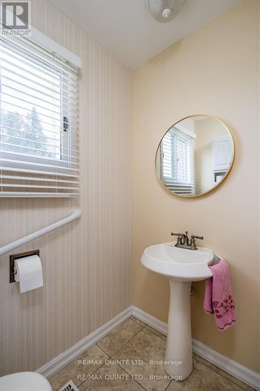 252 Maines Road, Tweed (Hungerford (Twp)), ON - Indoor Photo Showing Bathroom