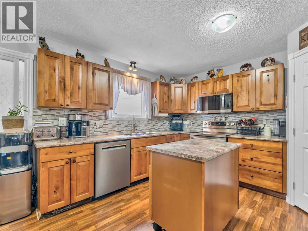 12002 Range Road 65, Rural Cypress County, AB - Indoor Photo Showing Kitchen With Double Sink