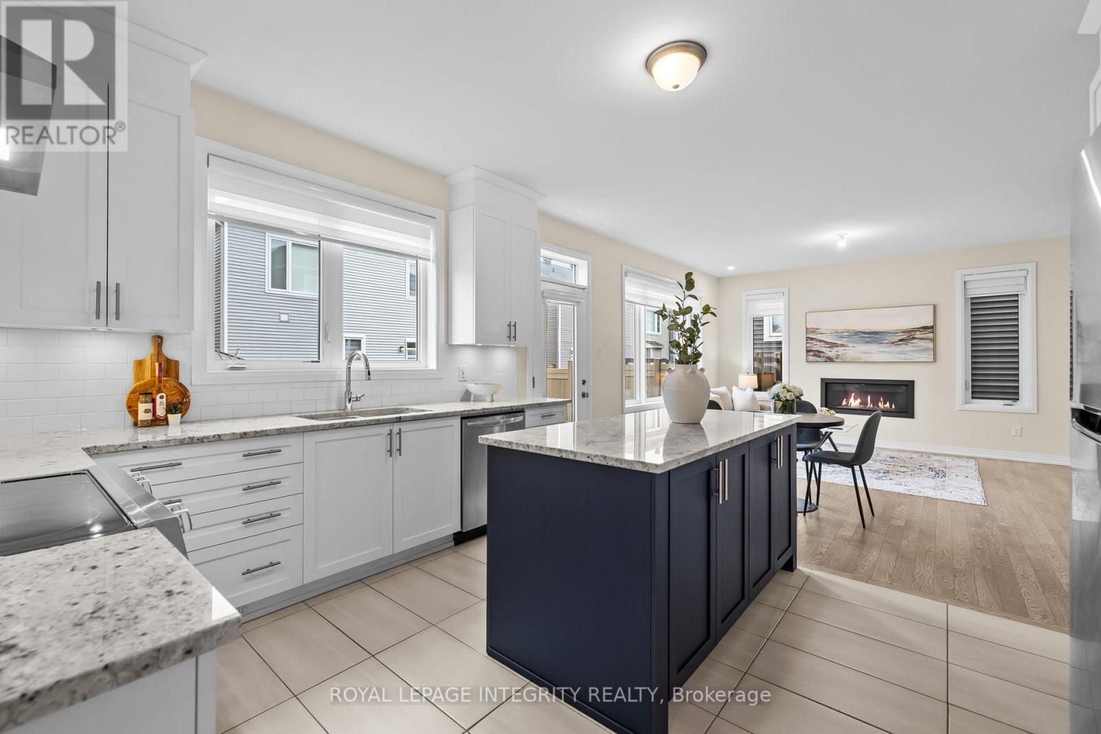 807 Mercier Crescent, Ottawa, ON - Indoor Photo Showing Kitchen With Upgraded Kitchen