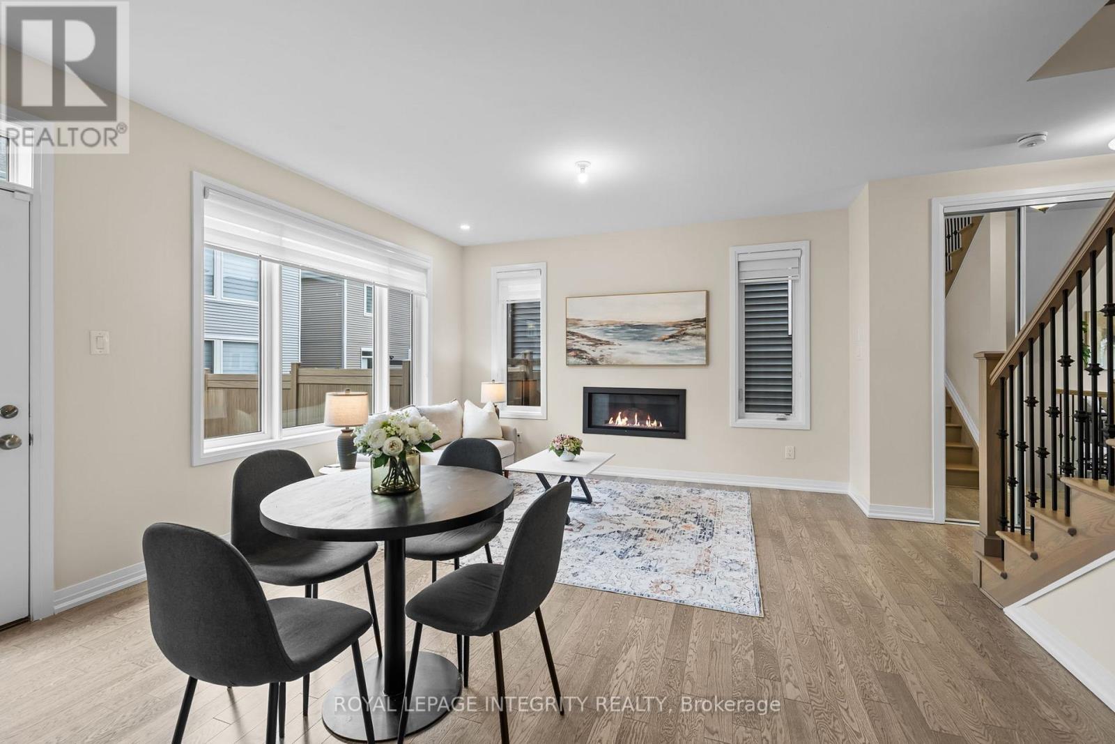 807 Mercier Crescent, Ottawa, ON - Indoor With Fireplace