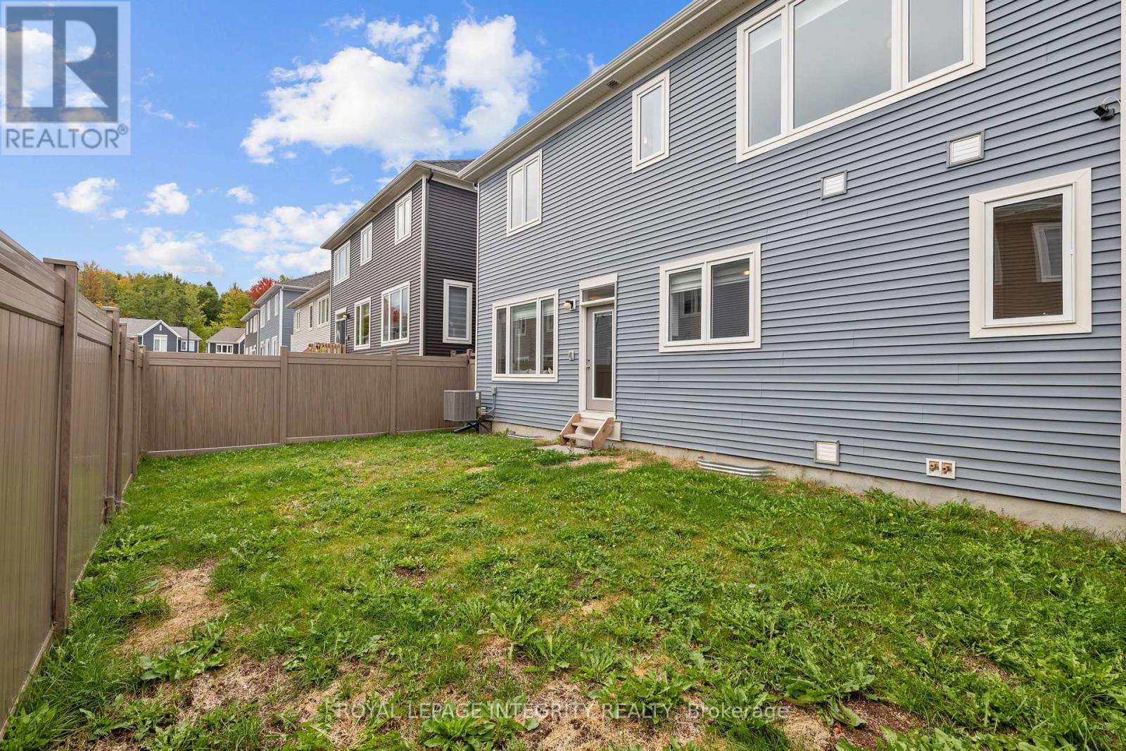 807 Mercier Crescent, Ottawa, ON - Outdoor