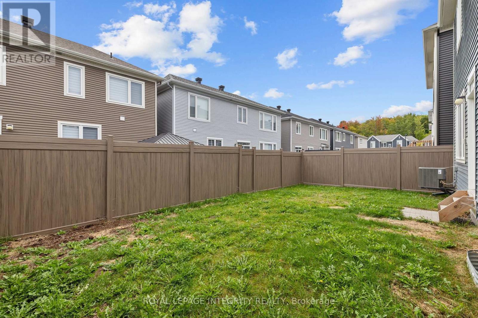 807 Mercier Crescent, Ottawa, ON - Outdoor