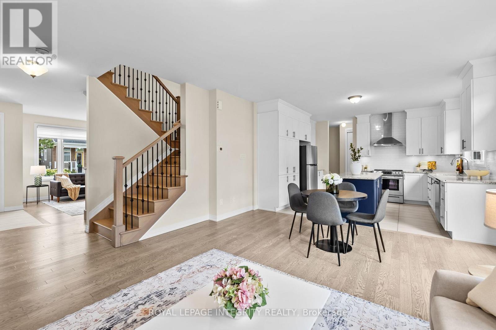 807 Mercier Crescent, Ottawa, ON - Indoor Photo Showing Living Room
