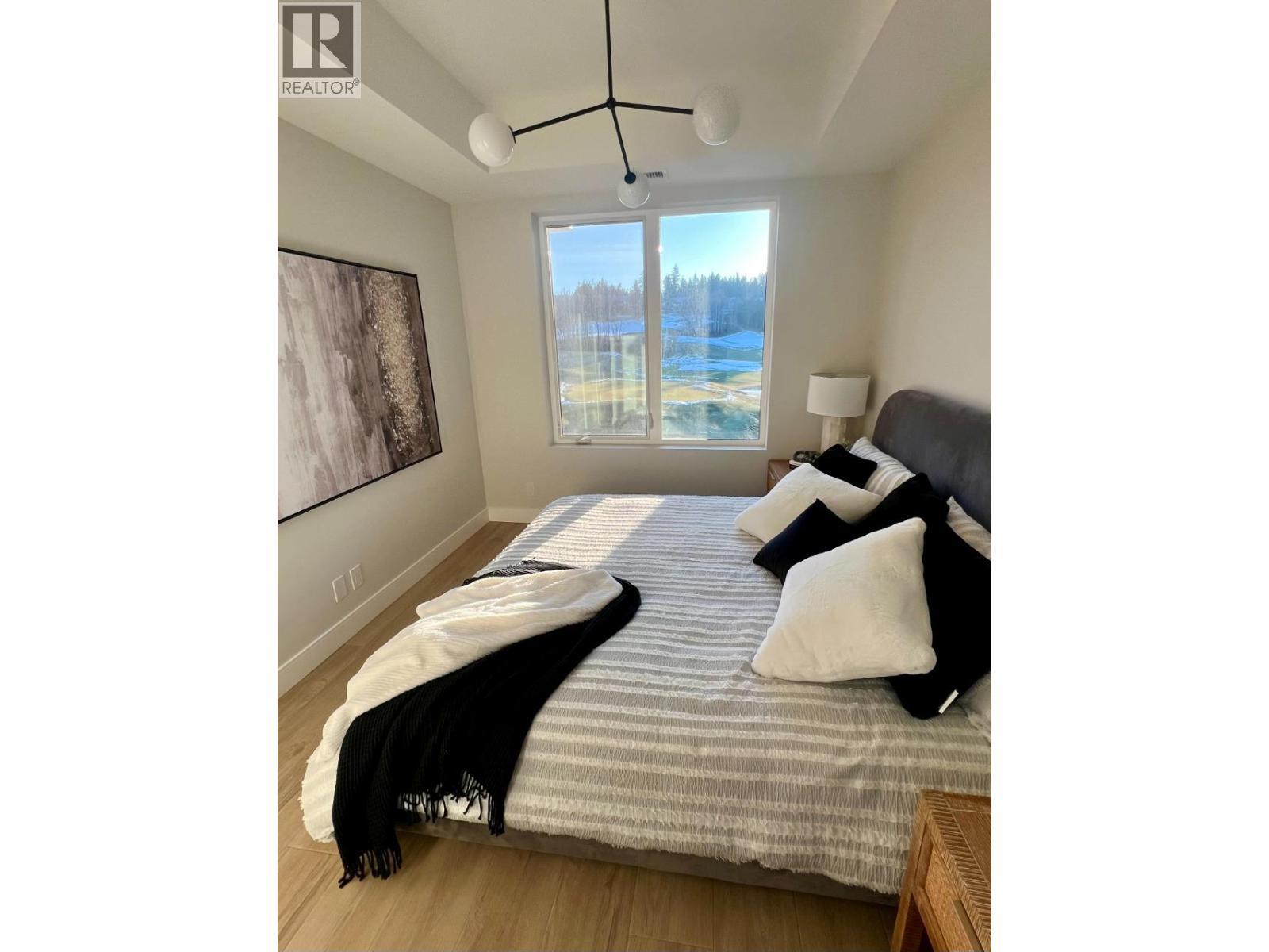 75 Predator Ridge Drive Unit# 406, Vernon, BC - Indoor Photo Showing Bedroom