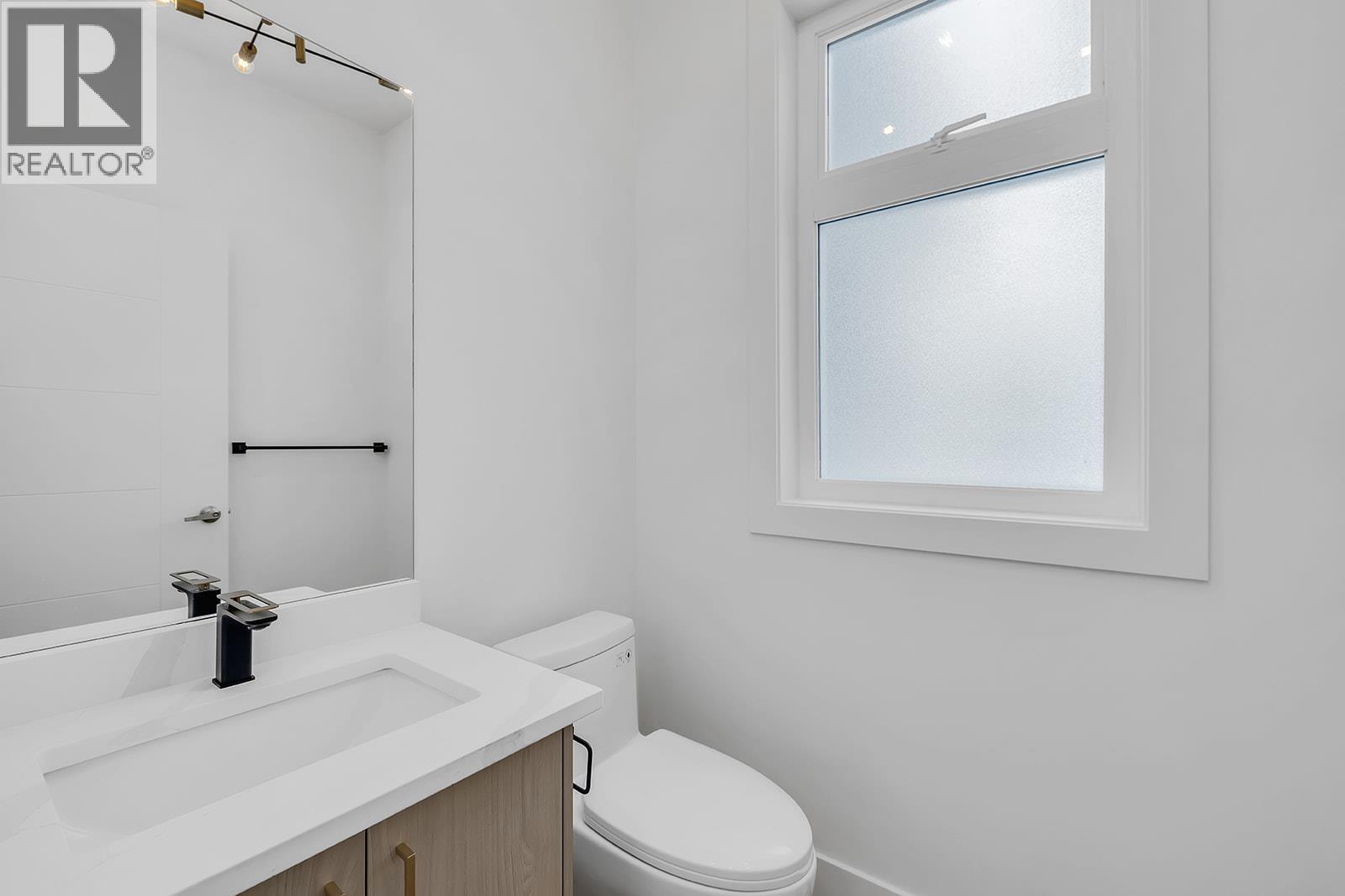 Photo of a similar home in the community. - 5300 Main Street Unit# 103, Kelowna, BC - Indoor Photo Showing Bathroom