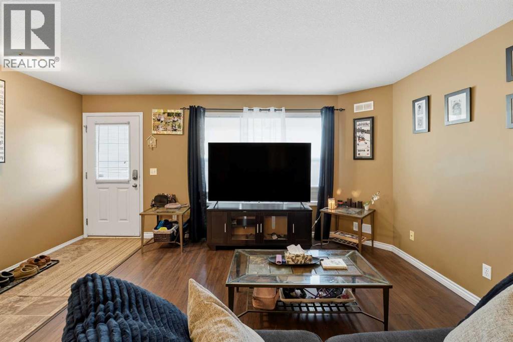 1216, 31 Jamieson Avenue, Red Deer, AB - Indoor Photo Showing Living Room