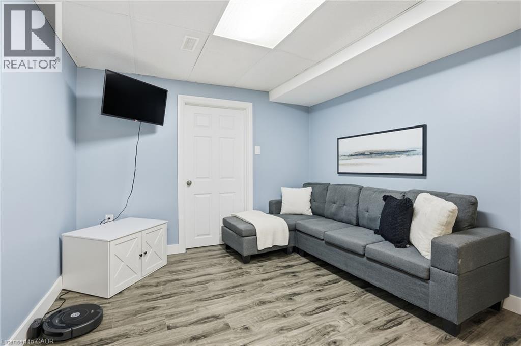 31 Galileo Boulevard, Brantford, ON - Indoor Photo Showing Living Room