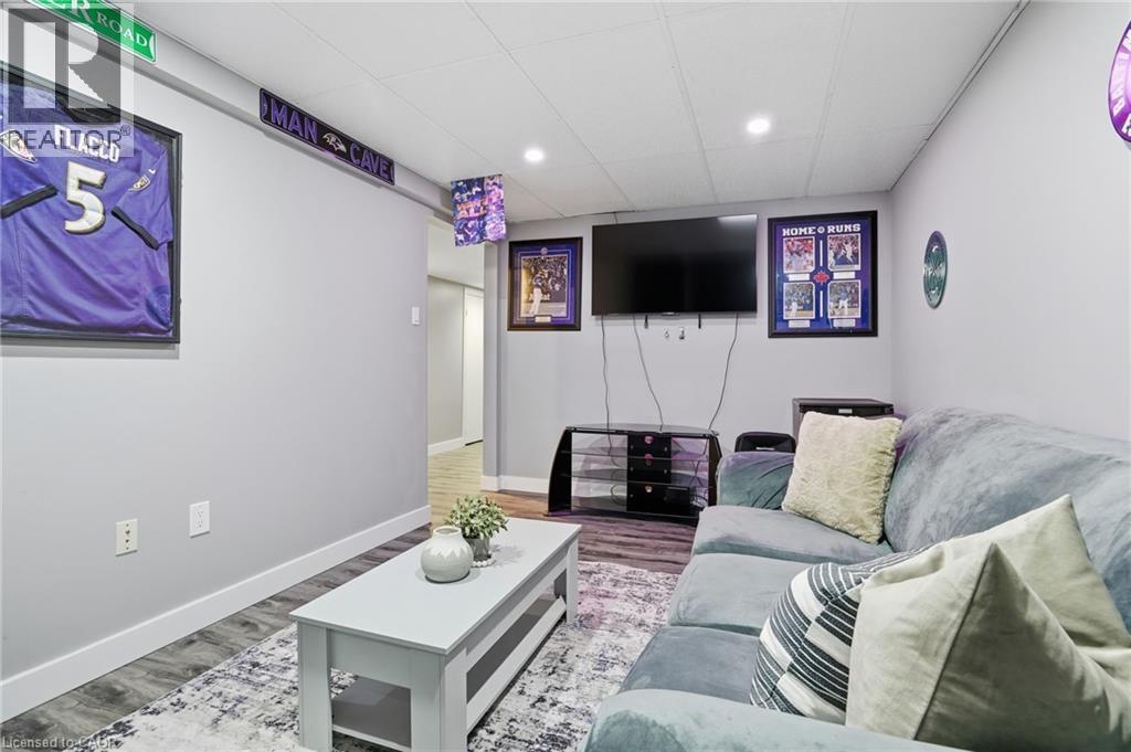 31 Galileo Boulevard, Brantford, ON - Indoor Photo Showing Living Room