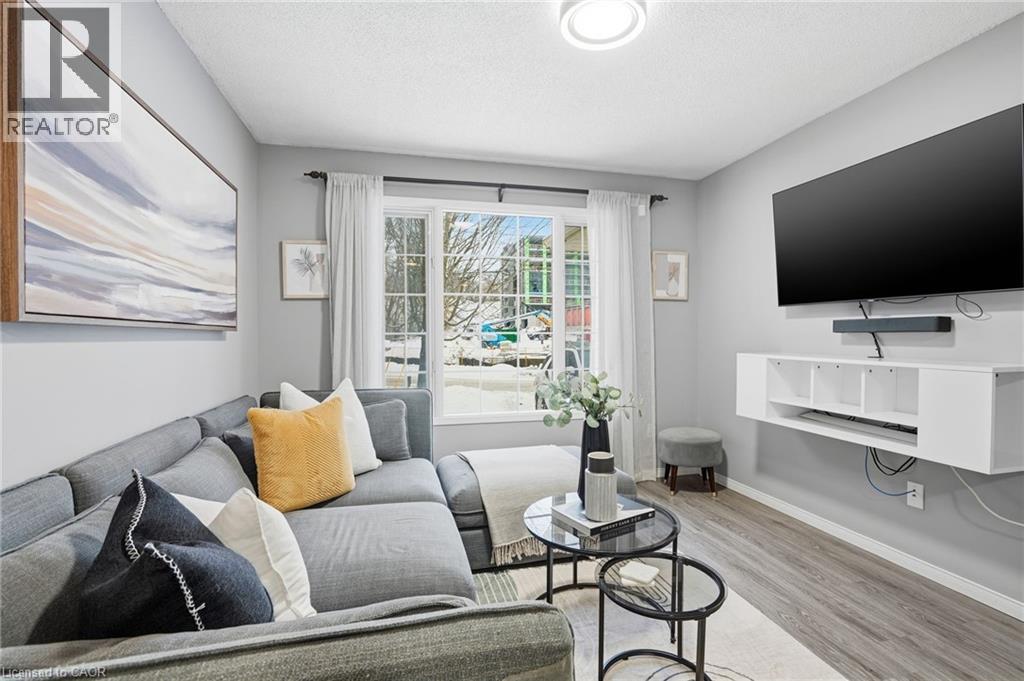 31 Galileo Boulevard, Brantford, ON - Indoor Photo Showing Living Room