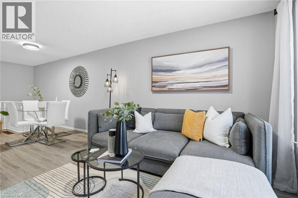 31 Galileo Boulevard, Brantford, ON - Indoor Photo Showing Living Room