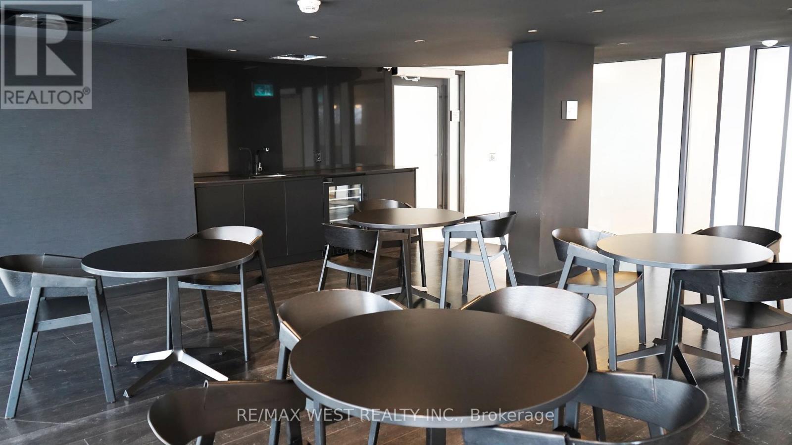 630 - 500 Wilson Avenue, Toronto, ON - Indoor Photo Showing Dining Room