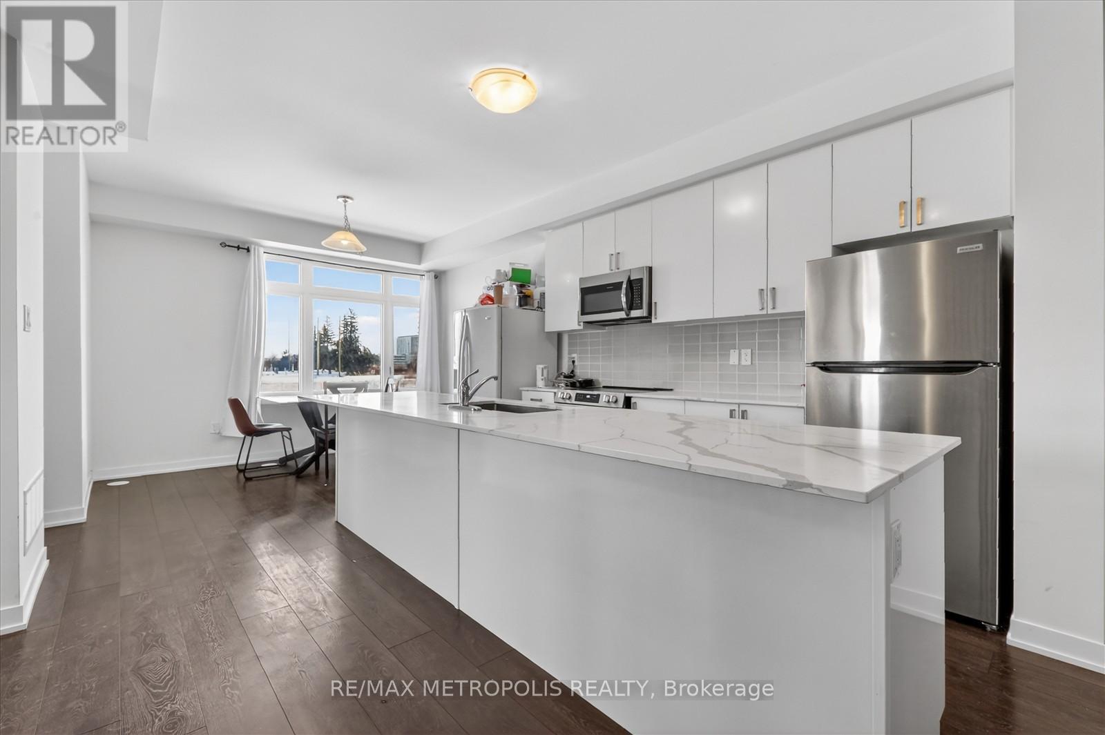 301 - 1865 Pickering Parkway, Pickering, ON - Indoor Photo Showing Kitchen