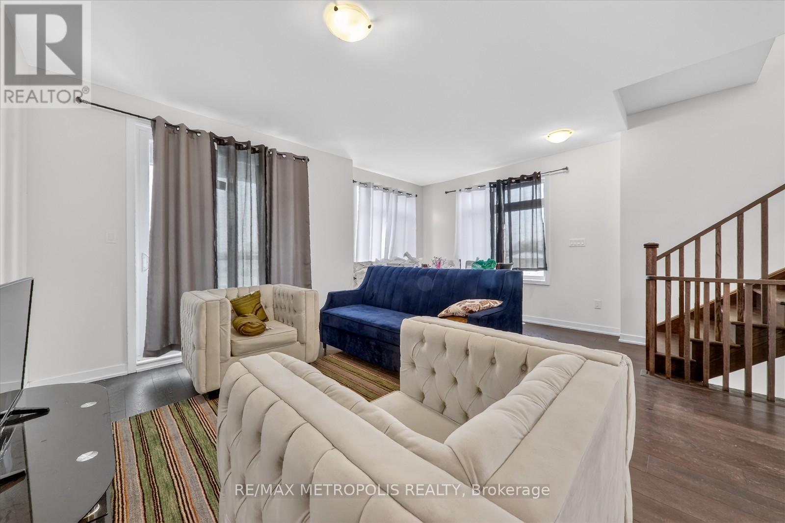 301 - 1865 Pickering Parkway, Pickering, ON - Indoor Photo Showing Living Room