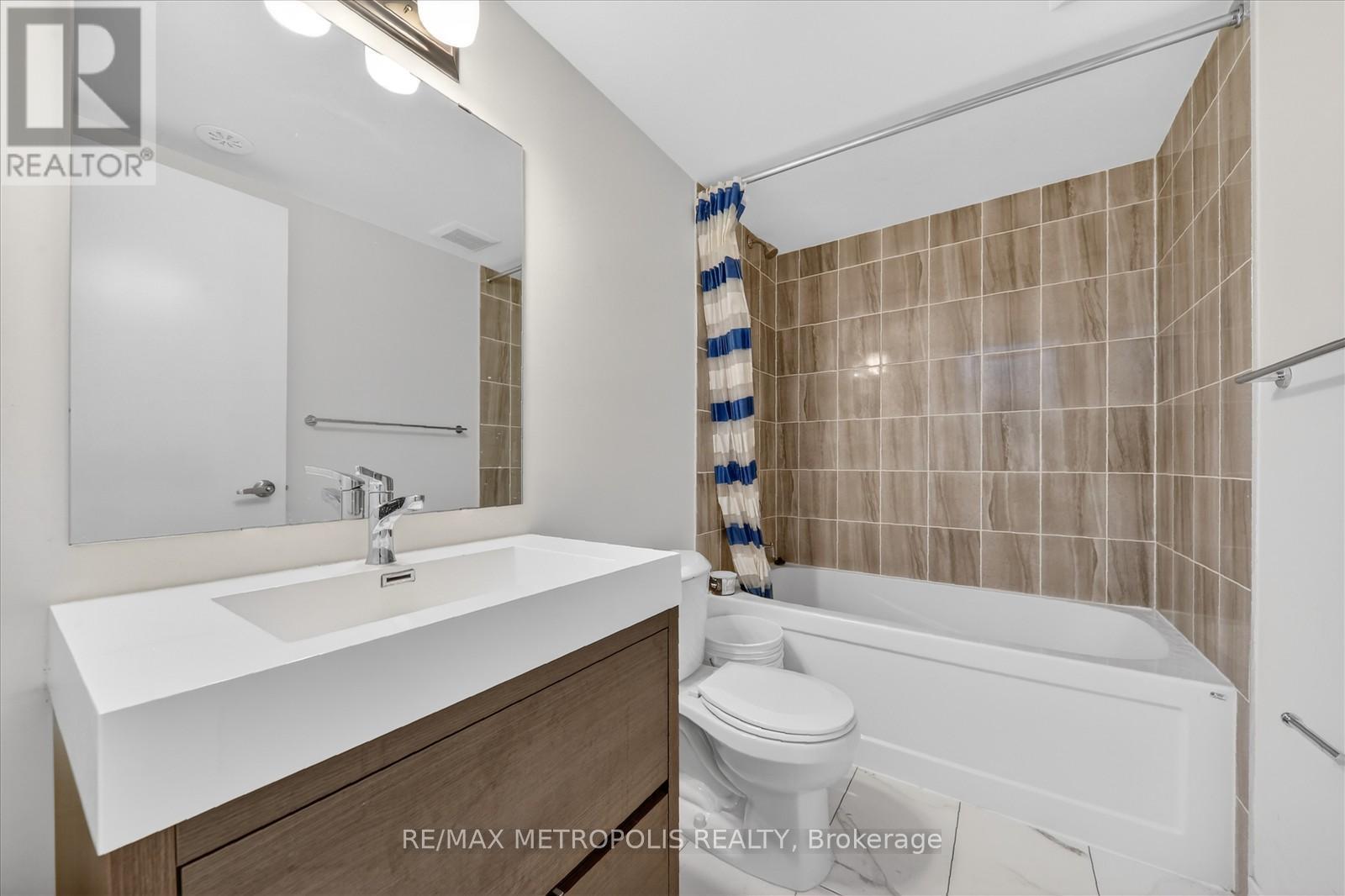 301 - 1865 Pickering Parkway, Pickering, ON - Indoor Photo Showing Bathroom