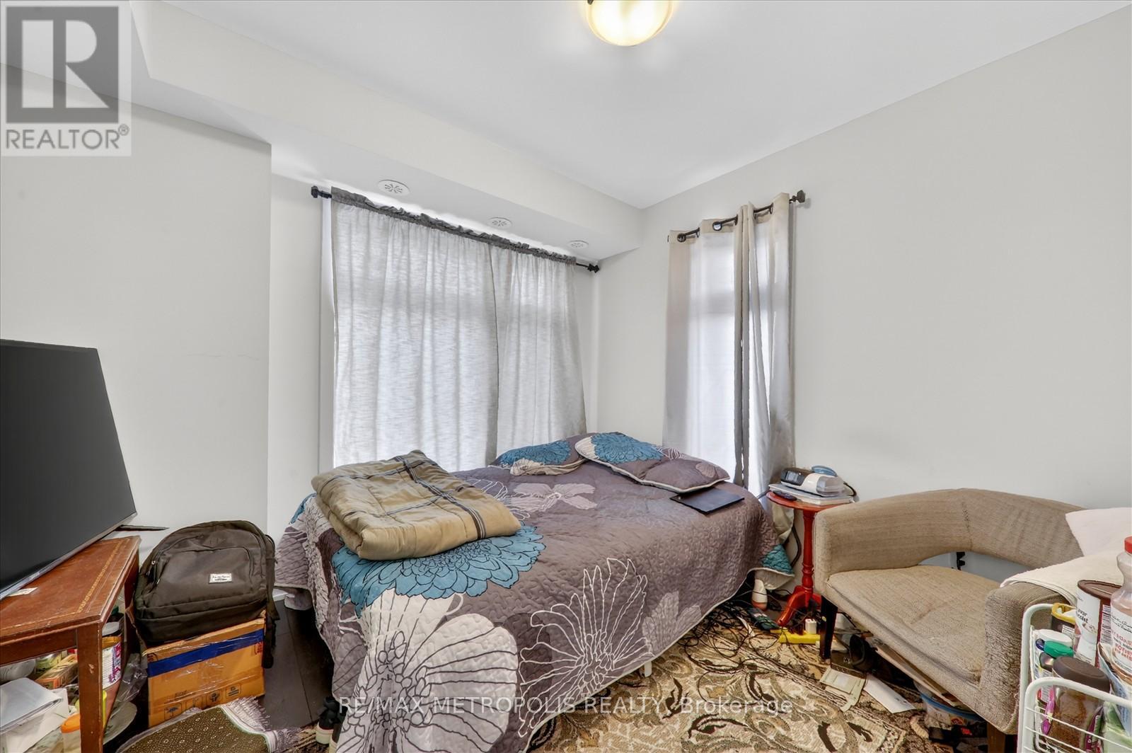 301 - 1865 Pickering Parkway, Pickering, ON - Indoor Photo Showing Bedroom