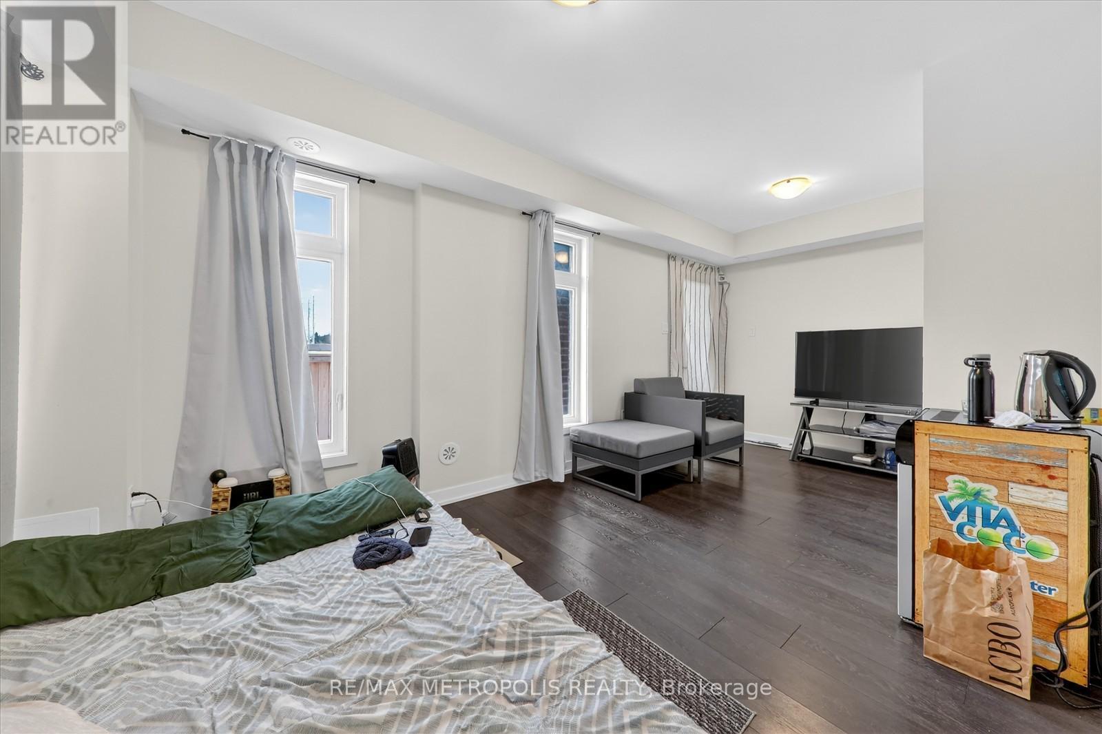 301 - 1865 Pickering Parkway, Pickering, ON - Indoor Photo Showing Bedroom
