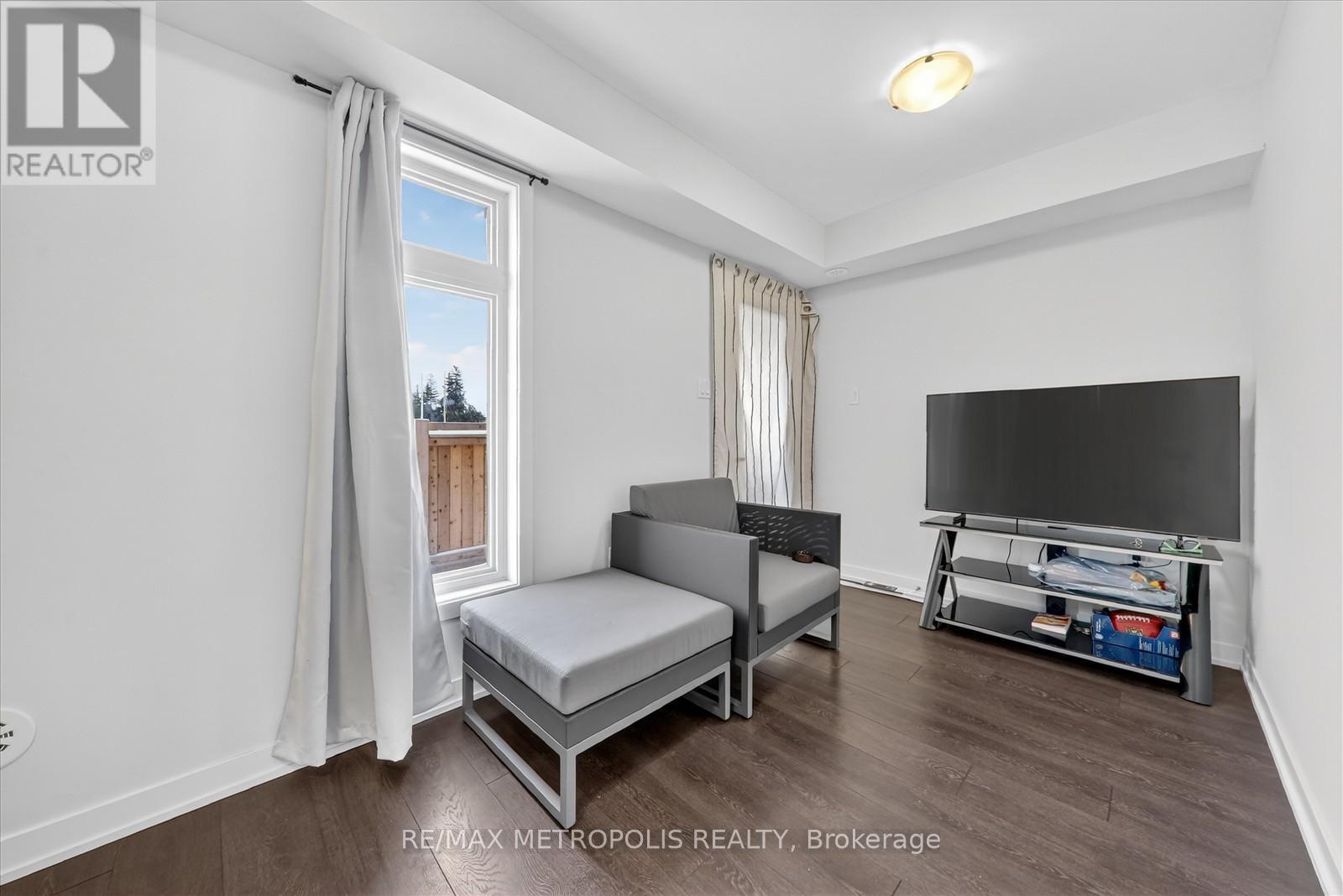 301 - 1865 Pickering Parkway, Pickering, ON - Indoor