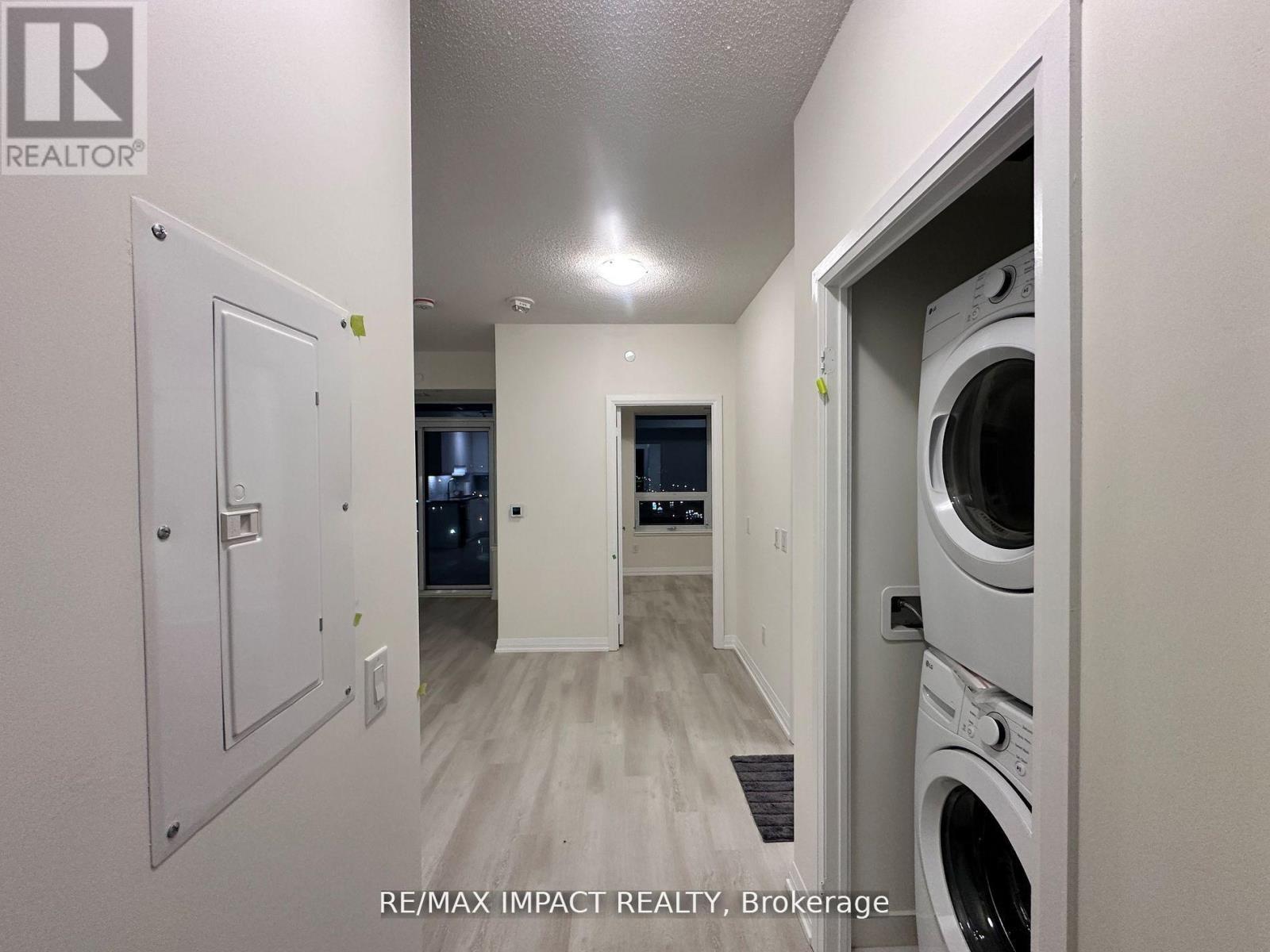 821 - 3270 Sheppard Avenue E, Toronto, ON - Indoor Photo Showing Laundry Room