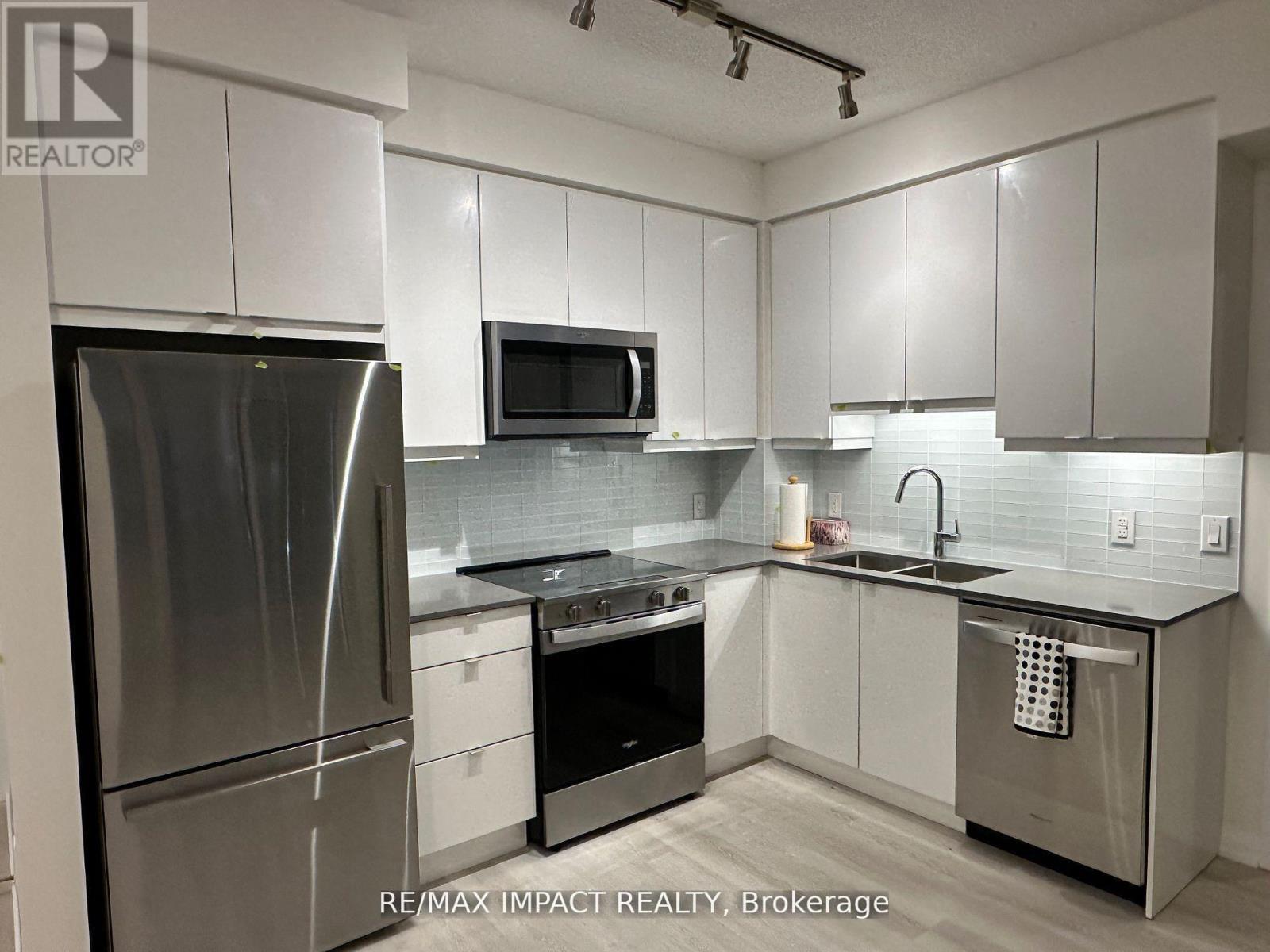 821 - 3270 Sheppard Avenue E, Toronto, ON - Indoor Photo Showing Kitchen With Stainless Steel Kitchen With Double Sink