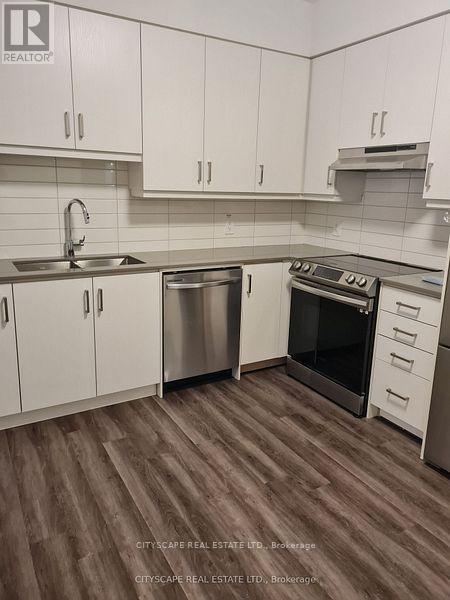 23 - 11 Honeycrisp Crescent, Vaughan, ON - Indoor Photo Showing Kitchen With Upgraded Kitchen