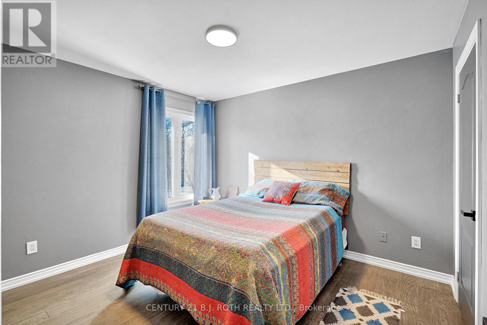 10 Brian Crescent, Adjala-Tosorontio, ON - Indoor Photo Showing Bedroom