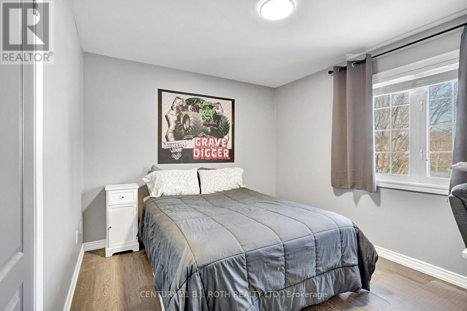 10 Brian Crescent, Adjala-Tosorontio, ON - Indoor Photo Showing Bedroom