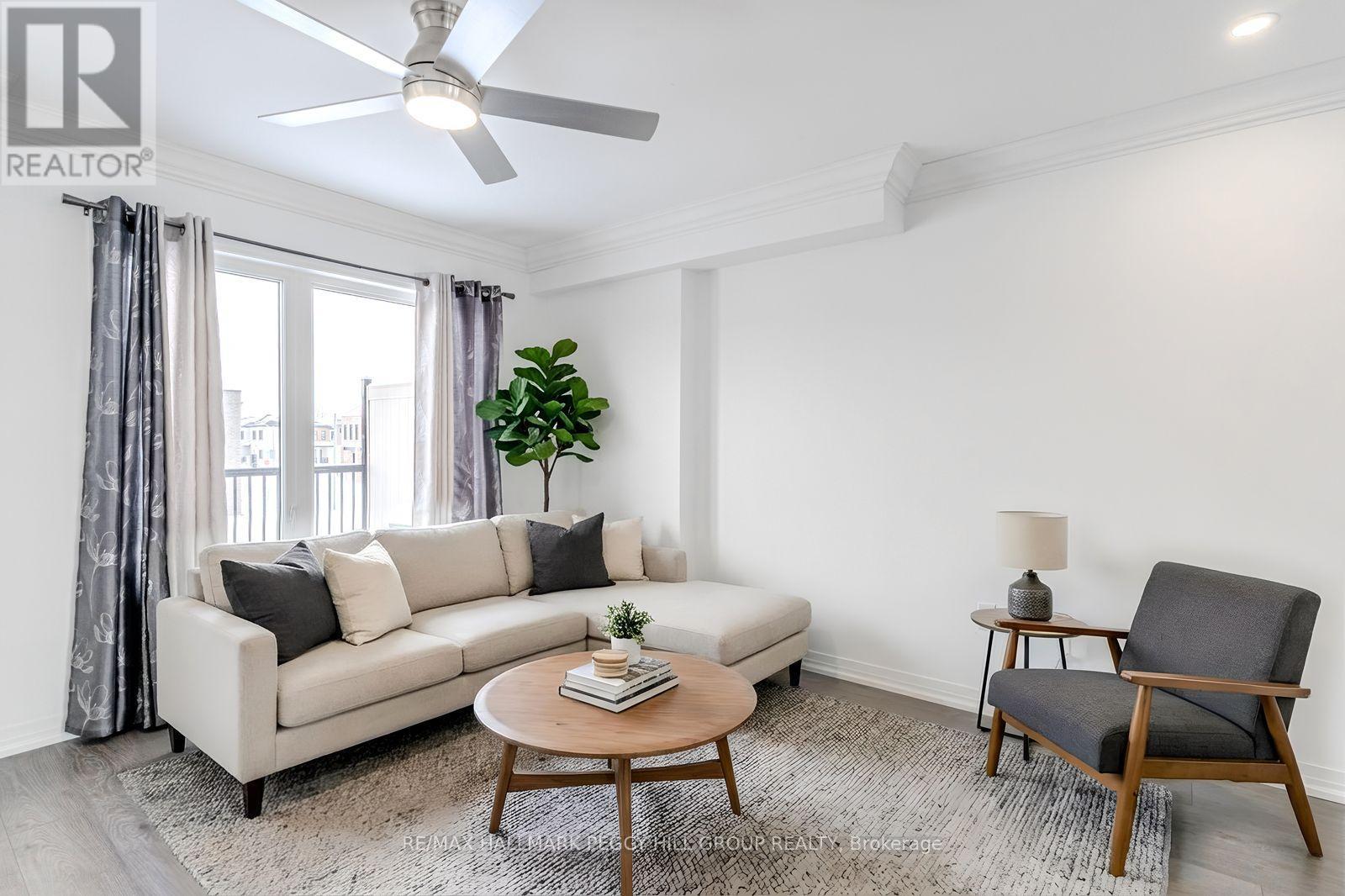 99 Fairlane Avenue, Barrie, ON - Indoor Photo Showing Living Room