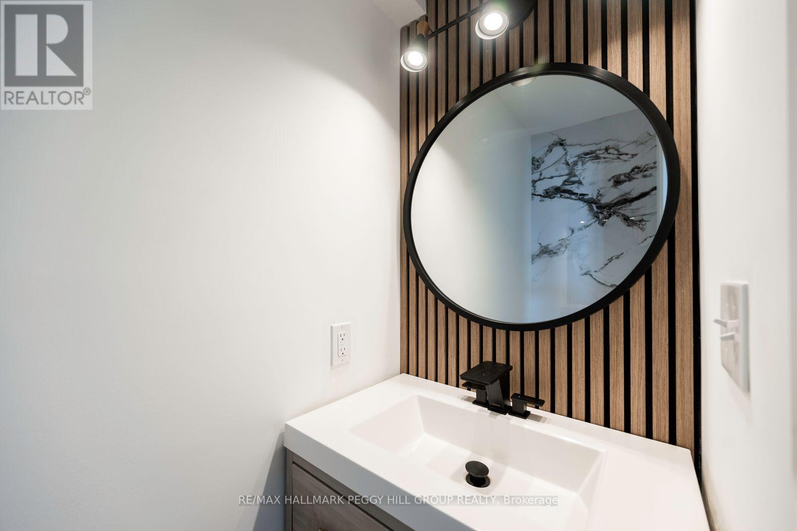 99 Fairlane Avenue, Barrie, ON - Indoor Photo Showing Bathroom