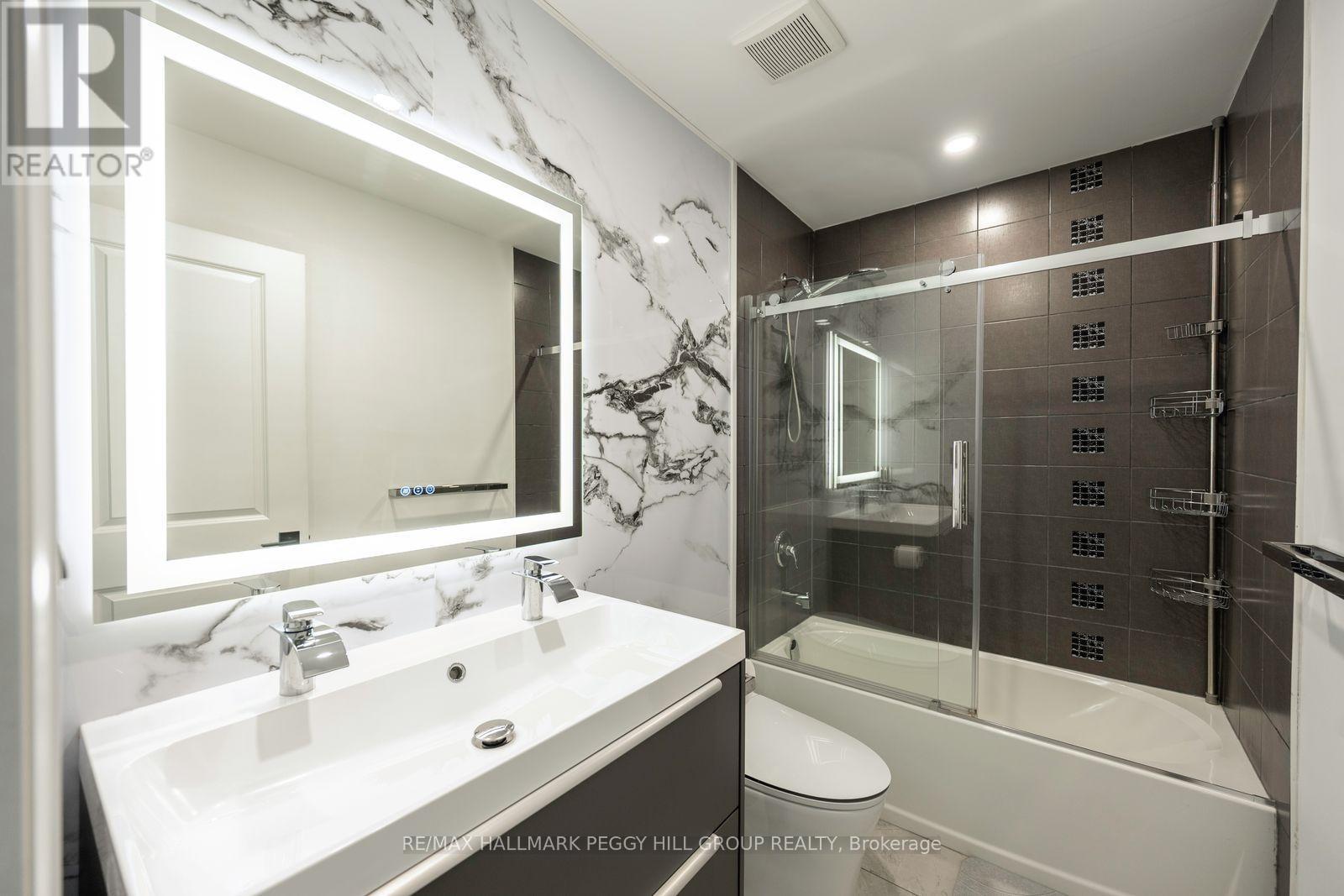 99 Fairlane Avenue, Barrie, ON - Indoor Photo Showing Bathroom