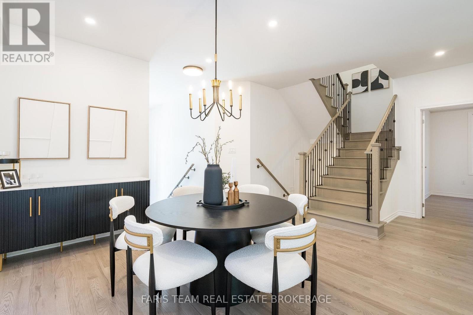 89 Berkely Street, Wasaga Beach, ON - Indoor Photo Showing Dining Room