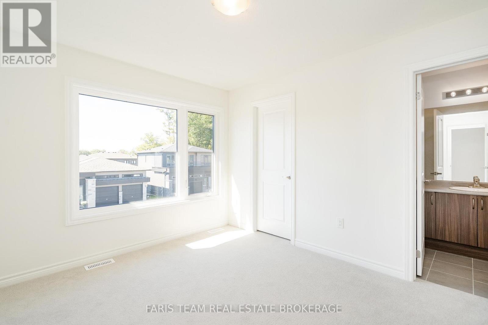 89 Berkely Street, Wasaga Beach, ON - Indoor Photo Showing Other Room
