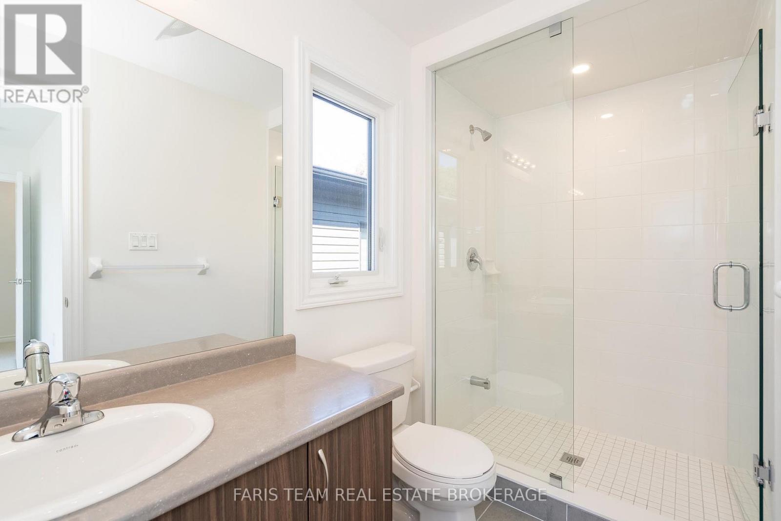 89 Berkely Street, Wasaga Beach, ON - Indoor Photo Showing Bathroom