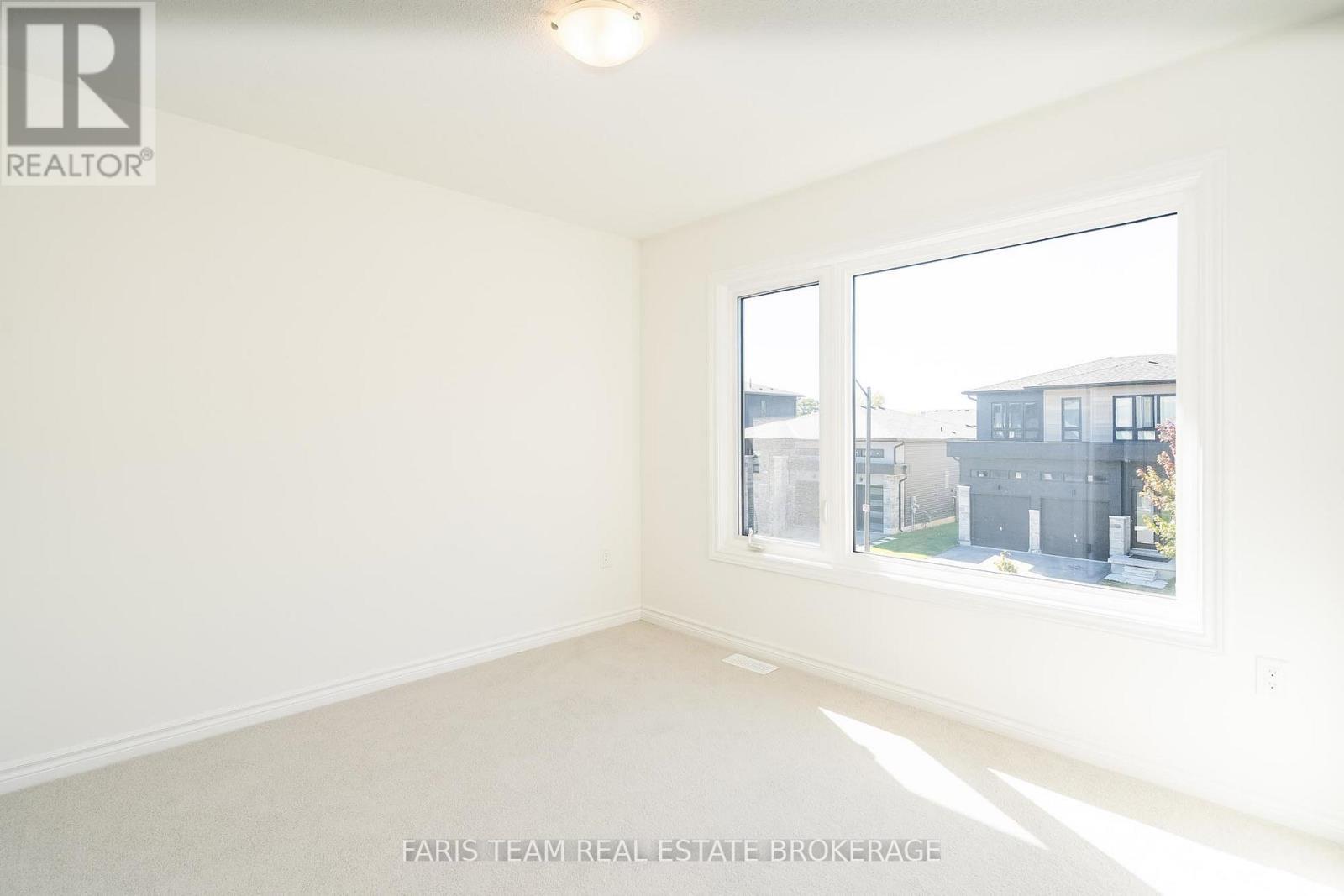 89 Berkely Street, Wasaga Beach, ON - Indoor Photo Showing Other Room