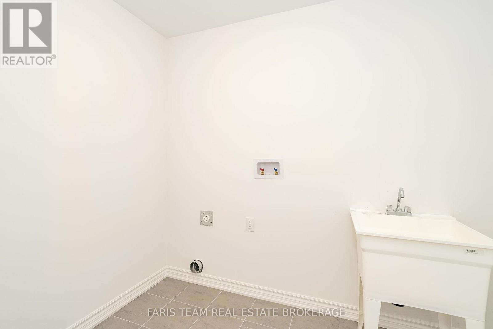 89 Berkely Street, Wasaga Beach, ON - Indoor