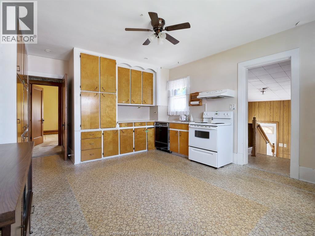 235 Queen Street, Harrow, ON - Indoor Photo Showing Kitchen