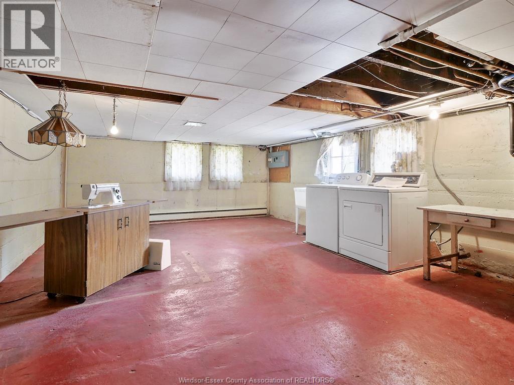 235 Queen Street, Harrow, ON - Indoor