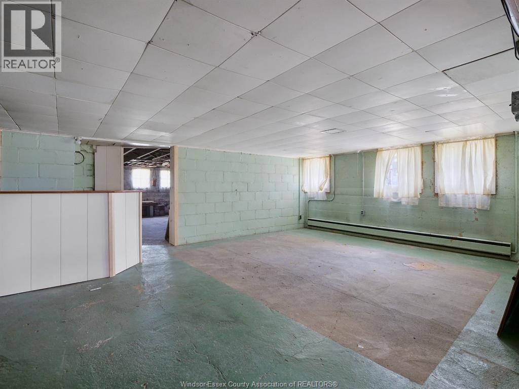 235 Queen Street, Harrow, ON - Indoor